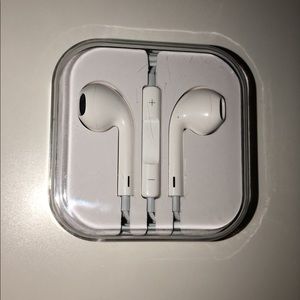 Earpods with 3.5 mm headphone plug